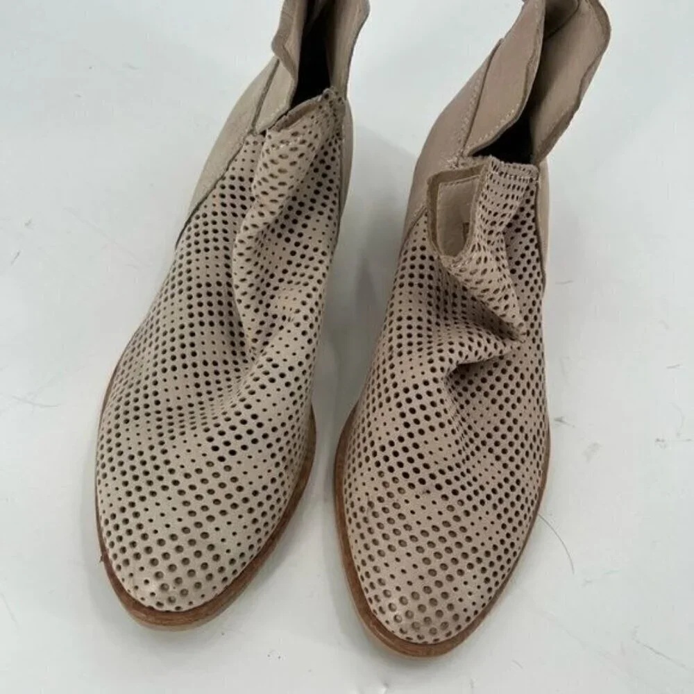 Dolce Vita laser cut boots booties shoes 8.5